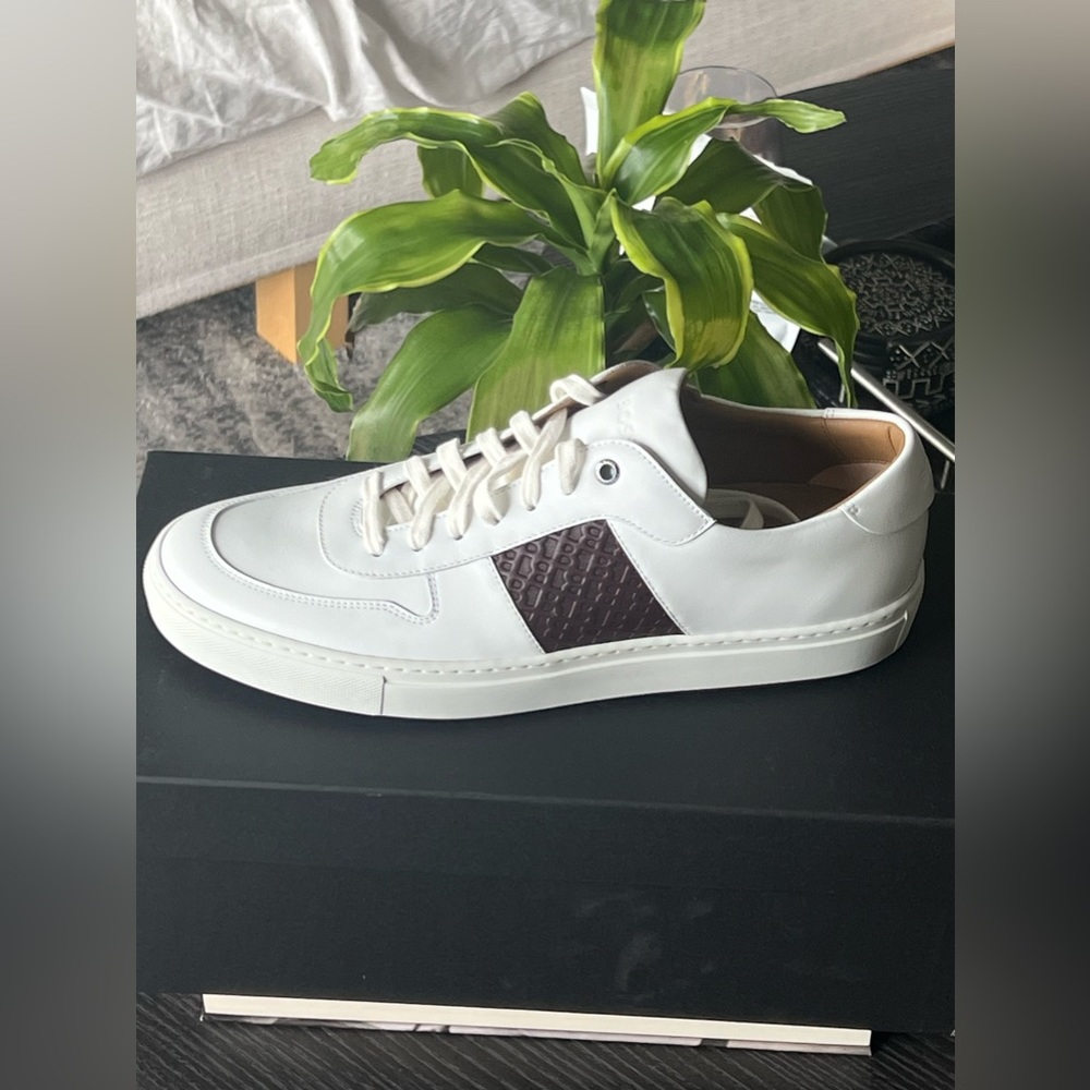 Hugo BOSS calfskin leather sneakers. Made in Italy.
